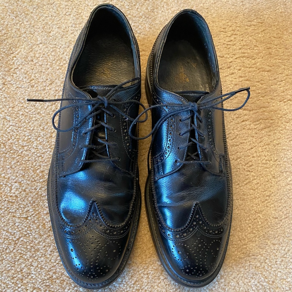 Men’s Leather Wingtip Shoes
